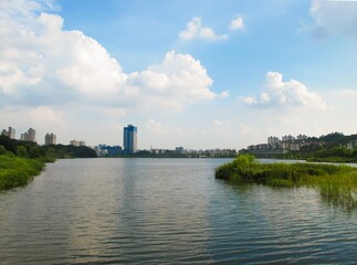 Fototapeta premium 광교호수공원에서 본 풍경