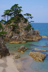 日本　ジオパーク　岩場と松の日本伝統風景