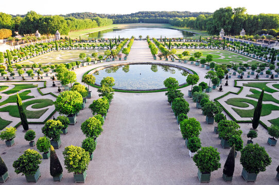"Royal Garden" Bilder – Durchsuchen 4,693 Archivfotos, Vektorgrafiken ...