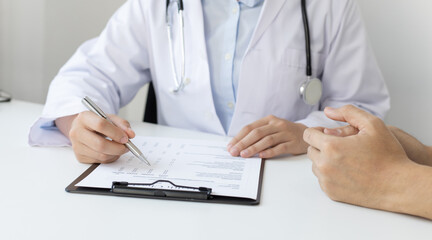 Fototapeta premium Doctor is currently diagnosing the disease and giving advice to psychiatric patients, Checking the history and medical conditions in a clinic or hospital, Health care counseling.