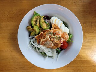 연어 아보카도 샐러드