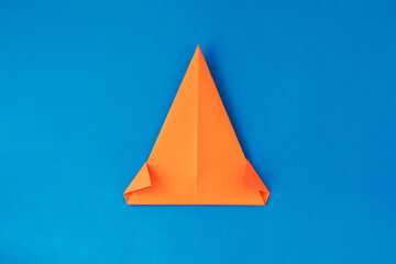 How to make a bunny at home. Craft for Easter. Step-by-step instruction. Step 5. Take colored paper. A simple creative idea with your own hands. DIY children's art project