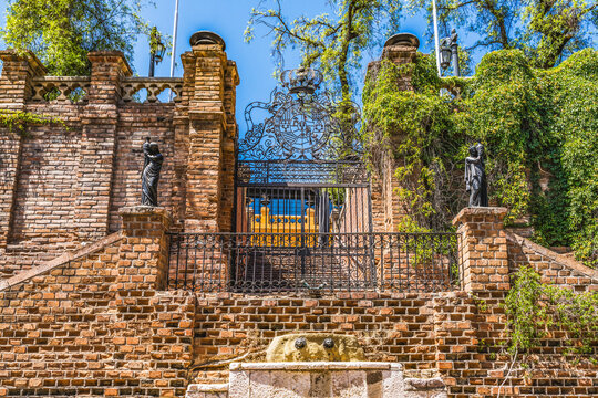 Entrance Gate Piazza Pedro De Valdivia Santiago Chile