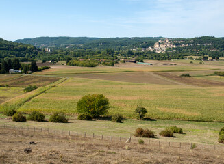  The medieval Chateau de Beynac rising on a limestone cliff above the Dordogne River. France, Dordogne department, Beynac-et-Cazenac