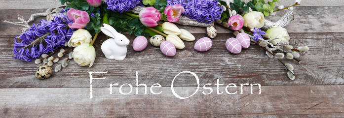 Osterkarte: Osterdekoration mit dem Text Frohe Ostern