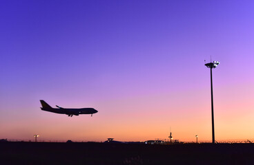 하늘을 나는 제트여객기