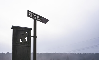 Wegweiser nach Floh-Seligenthal am Rennsteig