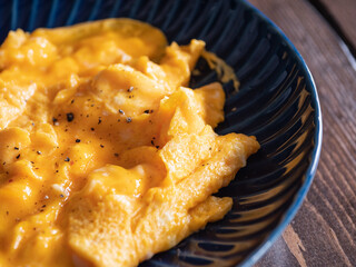 卵とバターで作ったとろとろのオムレツ。