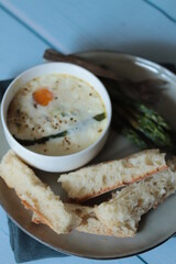 oeuf cocotte aux asperges et bresse bleu