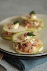 raviole de pomme, crème de fenouil, tartare de thon