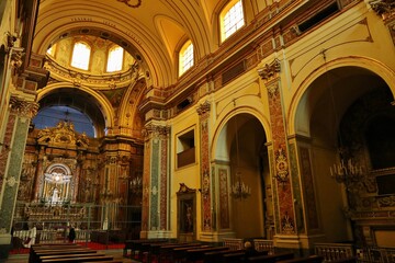 Fototapeta na wymiar Napoli - Scorcio interno della Chiesa San Giuseppe dei Ruffi