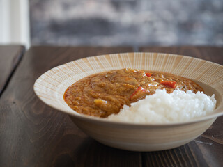 エスニックなスパイスが効いたカレーライス。