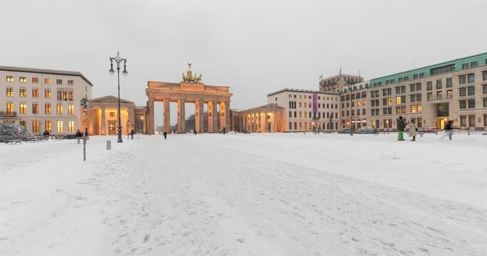 Snow time lapse of the Brandenburg Gate (Brandenburger Tor) in the winter with snow in 4k