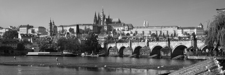 Karlsbrücke und Prager Burg, Prag, Böhmen, Tschechien, Europa