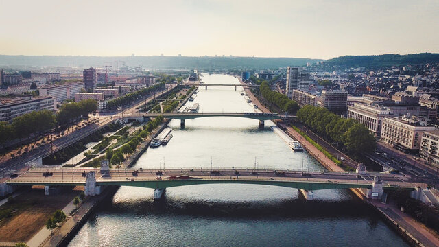 Vue en drone de la ville de rouen 