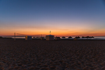 Obraz premium sunrise with beautiful colors at malvarosa beach of the City of valencia, costa blanca, spain