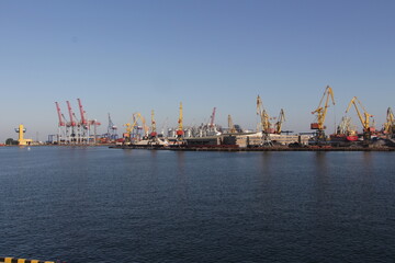 Fototapeta premium cranes in port