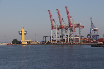 Obraz premium cranes in port