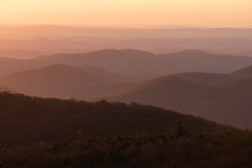 Obraz premium Classic morning glow looking across the Virginian Piedmont from Shenandoah National Park.