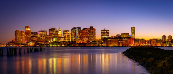 Naklejka premium Panoramic Boston Skyline Nightscape with Water Reflections on Mystic River
