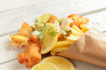 Backfisch Pommes Tüte Kartoffelchips Snack Chips Fish