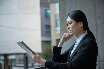 businesswoman holding files