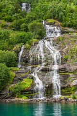 Fototapeta na wymiar Wasserfall am Geirangerfjord in Norwegen