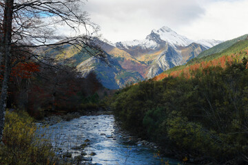 Fototapeta na wymiar Autumn scene in Ordesa and Monte Perdido National Park, Spain