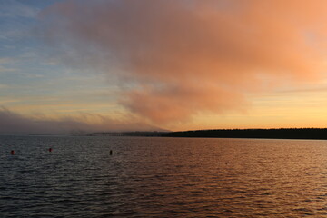 Naklejka premium sunset over the lake