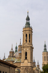 Fototapeta na wymiar view of the historic cathedral in the old city center of Zaragoza