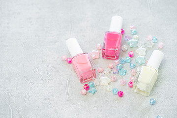 カラフルなマニキュア