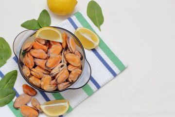 mussels in plates with lemons