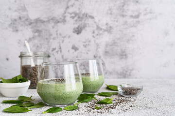 Smoothie with spinach, kiwi and yogurt. Chia seeds. Detox menu. The keto diet.