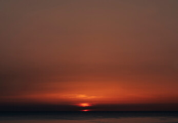 sea ​​view at dawn, rising sun horizon