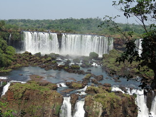 Cataratas do Iguaçu com suas quedas d´águas  que abriga a floresta Atlântica na região do sul do Brasil