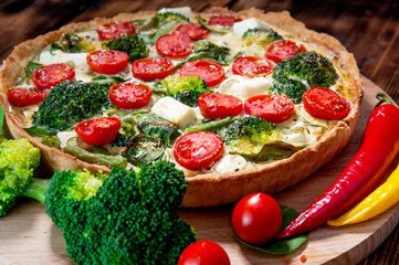 tarta, jedzenie, ser, pomidor, włoch, posiłek, obiad, bazylia, pieczone, przekąska, lunch, jarzyna, mozarella, czerwień, pomidor, gotowanie, jarzyna, oliwka, brokuł