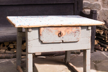 mesa de madera antigua