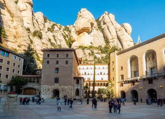 Edificios religiosos y dedicados a la hostelería en el entorno del Monasterio de Montserrat, España