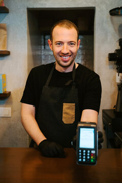 Person holding a tpv in a restaurant