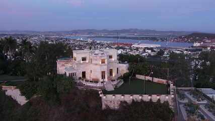 Fototapeta premium Observatorio Mazatlan, lugar historico en el puerto