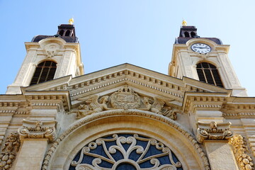 Façade de l'église du Grand Hôtel Dieu de Lyon, France