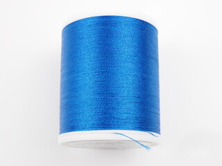 Für das Nähen und Sticken gibt es eine große Auswahl an Garn und Spulen