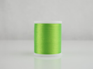 Für das Nähen und Sticken gibt es eine große Auswahl an Garn und Spulen