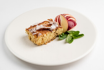 apple cake with mint
