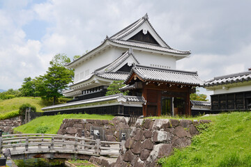 Fototapeta premium 勝龍寺城跡 虎口跡と管理棟 京都府長岡京市