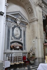 Napoli - Monumento funerario sinistro nell'abside della Chiesa di Sant'Agostino degli Scalzi