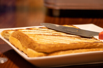 焼けたホットサンド