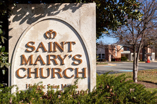 Rockville, MD, USA 11-16-2020: Build In 1817 Saint Mary's Church Is The Oldest Chruch That Is Still In Use In Rockville. This Is A Historic Catholic Church Close To Town Center.