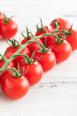 新鮮朝採り、房摘みトマト