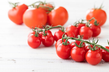 新鮮朝採り、房摘みトマト